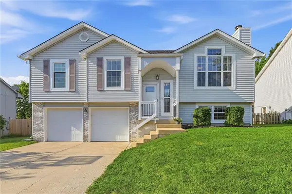 107 E Laredo Trail, Raymore, MO 64083