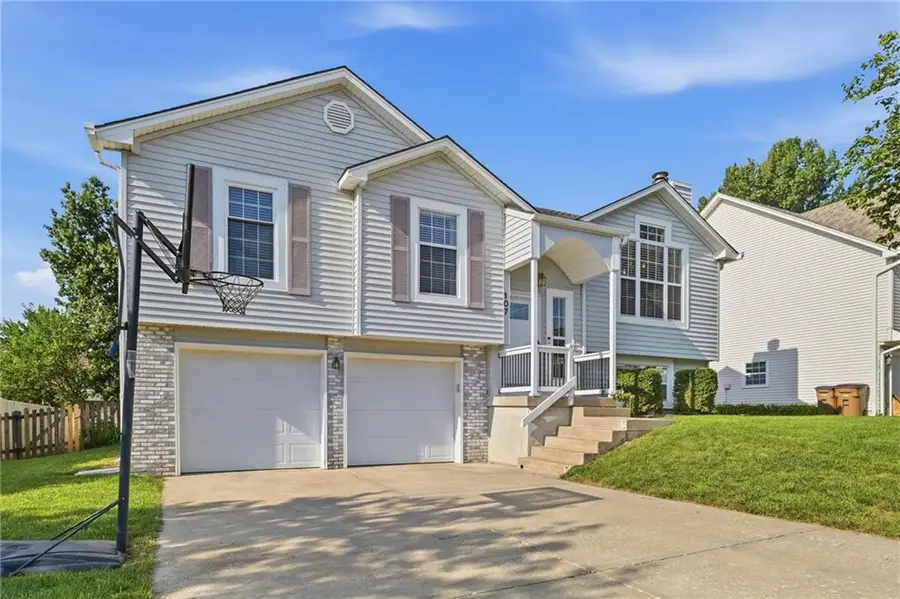 107 E Laredo Trail, Raymore, MO 64083 - #2