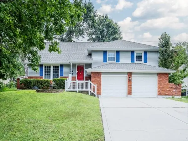 905 SW Savannah Drive, Lee's Summit, MO 64081