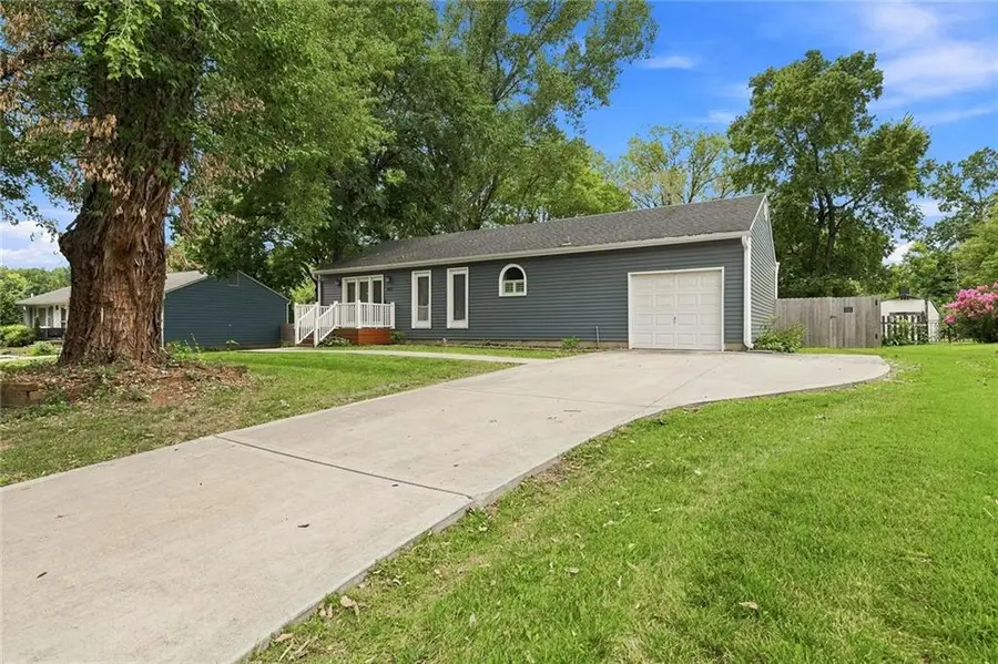 3522 N Lister Avenue, Kansas City, MO 64117 - #3