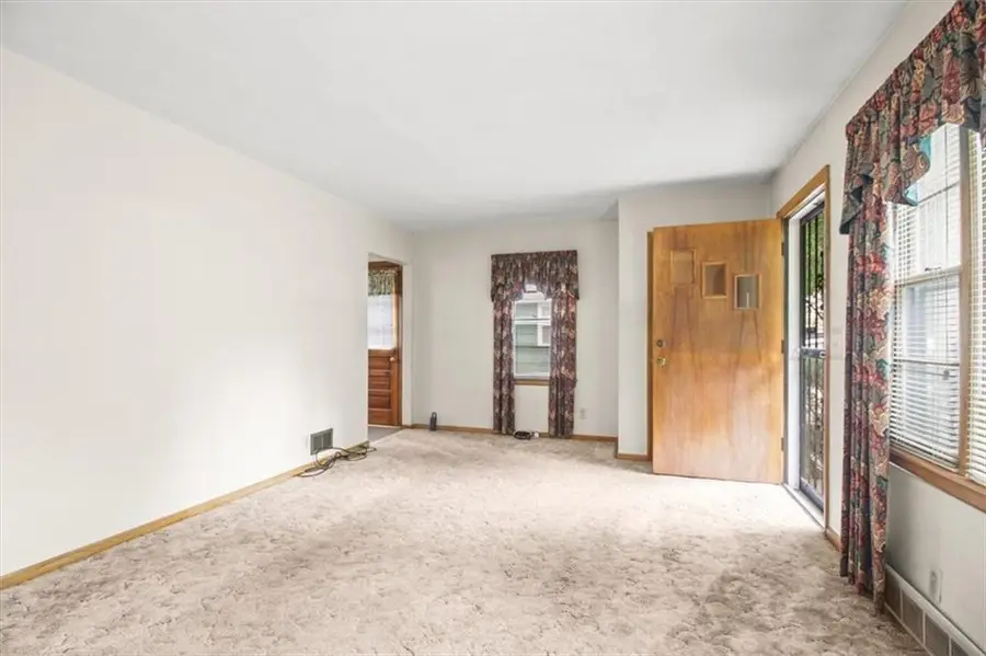 517 E Angus Street, Independence, MO 64055 - #2