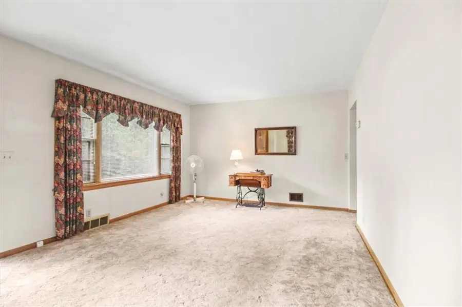 517 E Angus Street, Independence, MO 64055 - #3