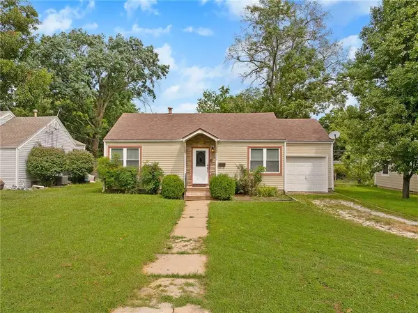 329 E 12th Street, Ottawa, KS 66067