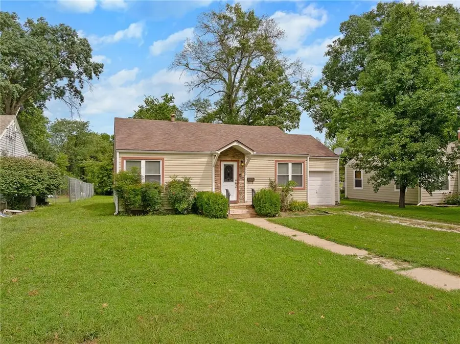 329 E 12th Street, Ottawa, KS 66067 - #3