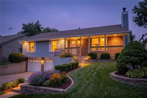 449 Hithergreen Drive, Lansing, KS 66043