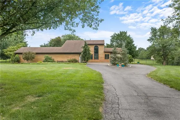 23911 E Cowherd Road, Lee's Summit, MO 64064
