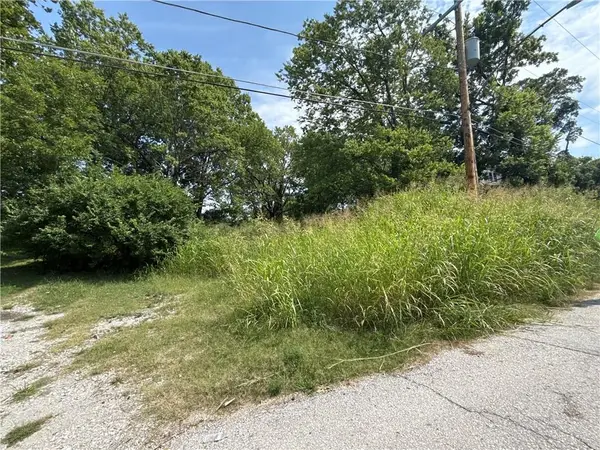 11328 E Lexington Avenue, Independence, MO 64054