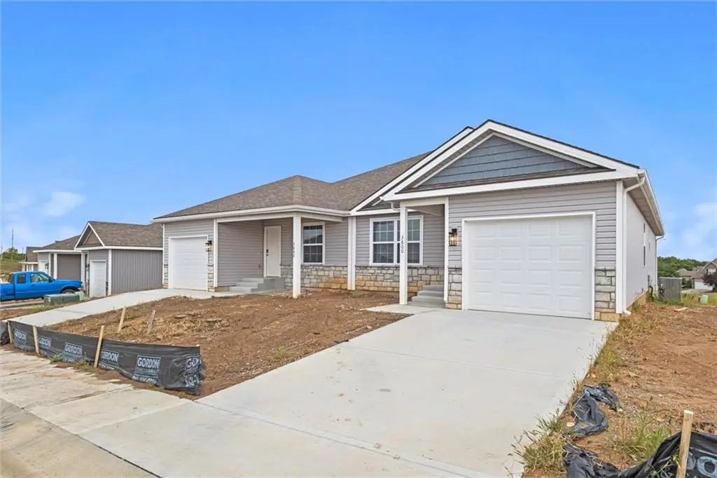 3912-3914 93rd Street, Kansas City, MO 64154 - #1