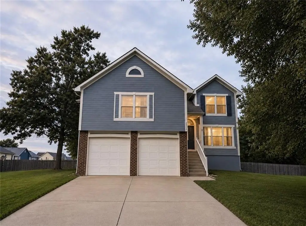 2512 NE Horseshoe Drive, Lees Summit, MO 64086 - #1