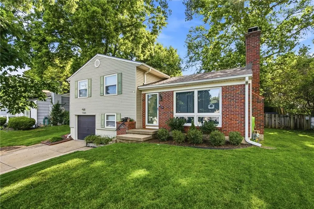 7523 Falmouth Street, Prairie Village, KS 66208 - #1