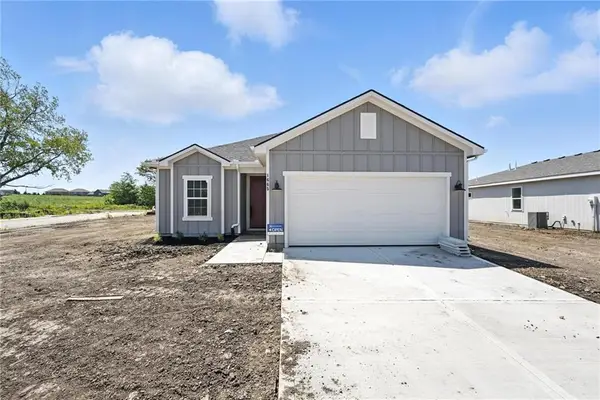 20635 Skyview Lane, Spring Hill, KS 66083