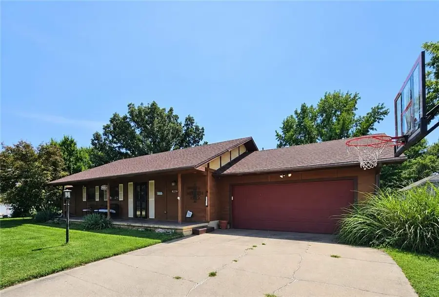 4214 Belmont Circle, Saint Joseph, MO 64506 - #2