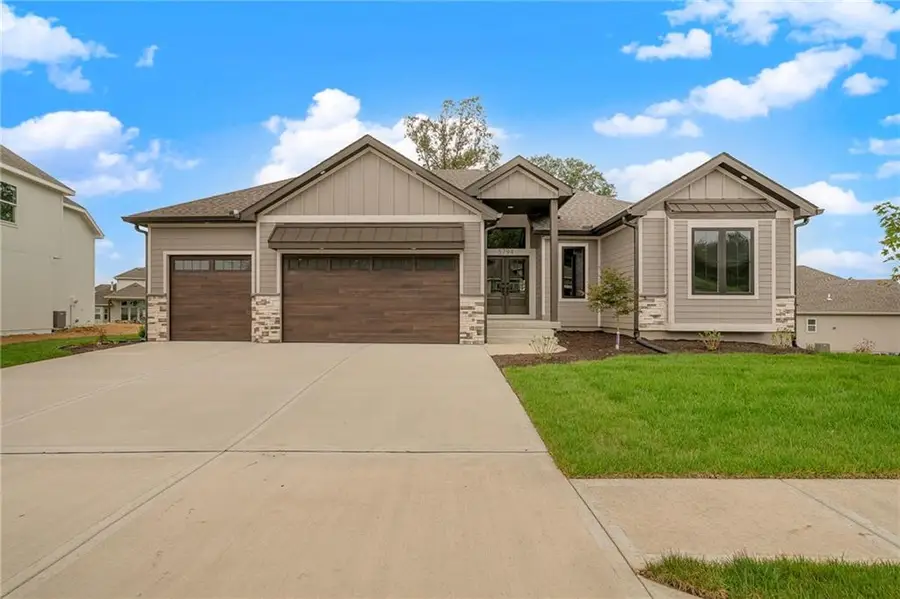 5782 NW Black Oak Court, Parkville, MO 64152 - #3