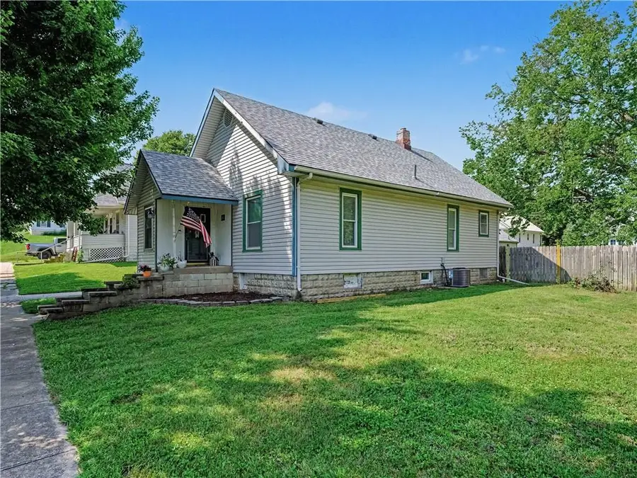 206 N 4th Street, Fairfax, MO 64446 - #2