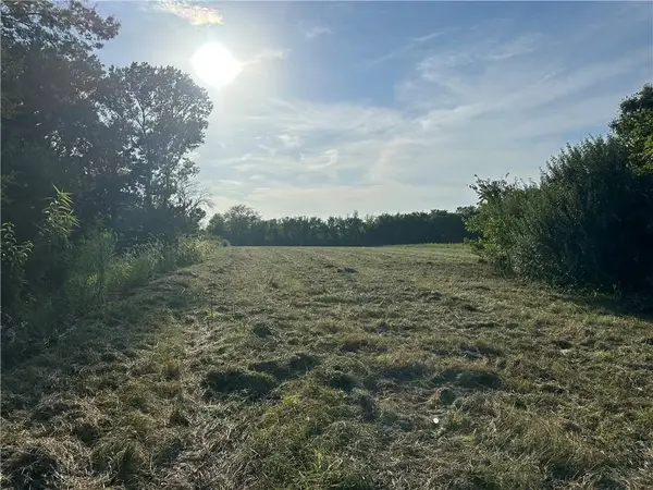 S Deer Run Road, Peculiar, MO 64078