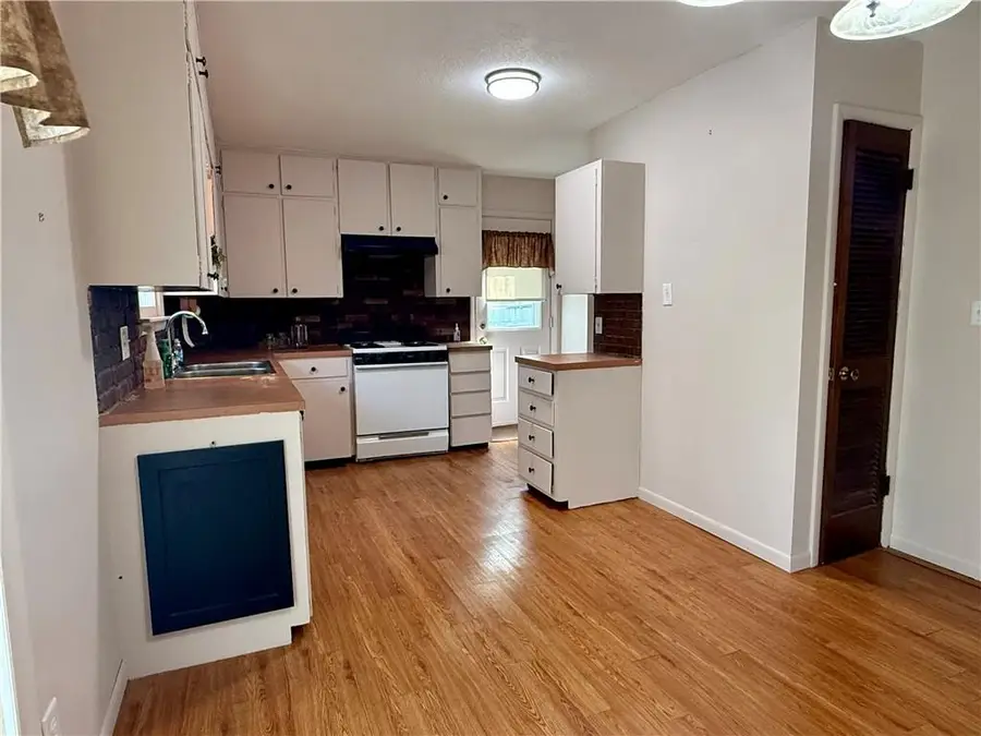 811 Jarboe Street, Burlington, KS 66839 - #3
