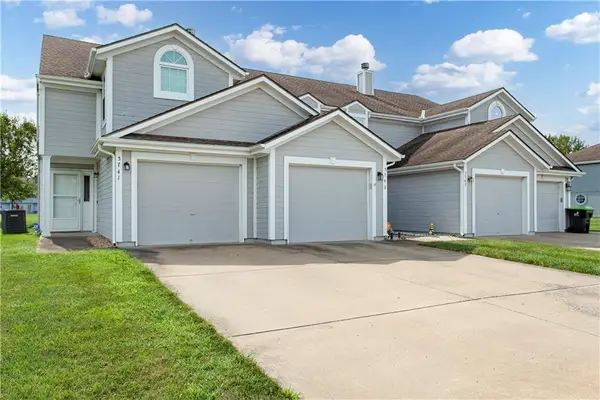 5743 NW Plantation Lane #197-B, Lee's Summit, MO 64064