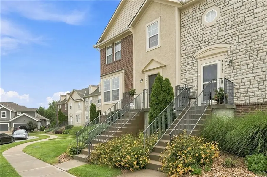12321 S Tallgrass Drive, Olathe, KS 66061 - #2