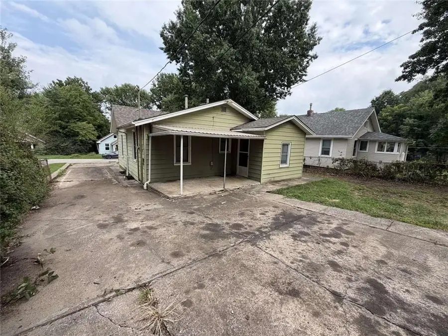 810 S Raymond Street, Independence, MO 64050 - #2