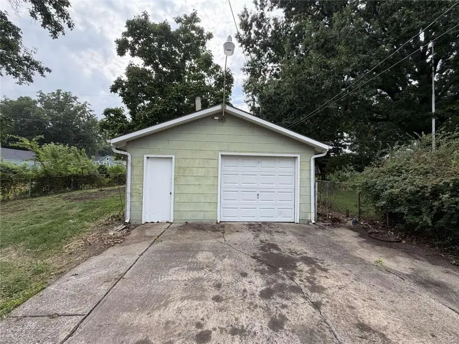 810 S Raymond Street, Independence, MO 64050 - #3