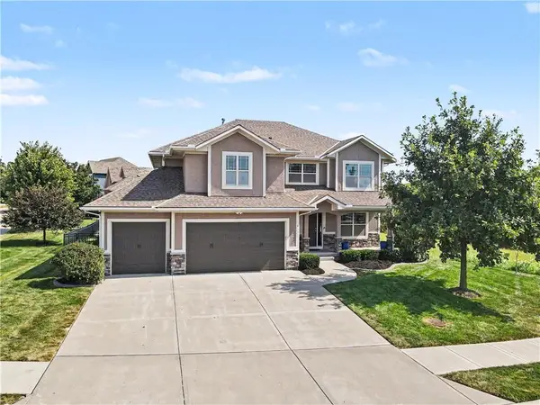 1922 Bluestone Drive, Lee's Summit, MO 64064