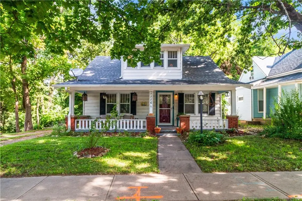 1116 W Maple Avenue, Independence, MO 64050 - #1