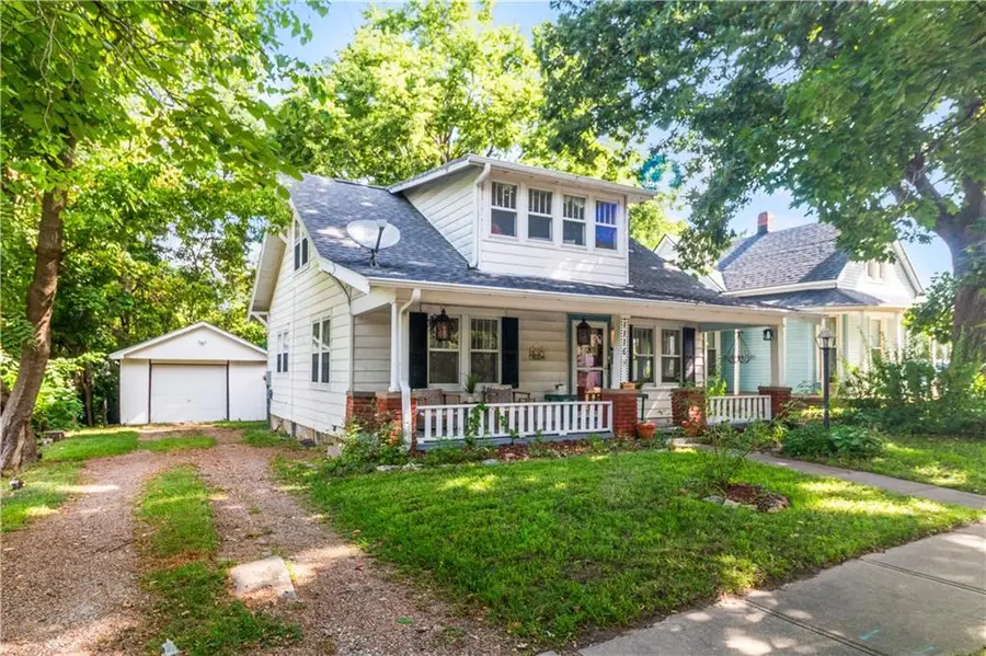 1116 W Maple Avenue, Independence, MO 64050 - #2