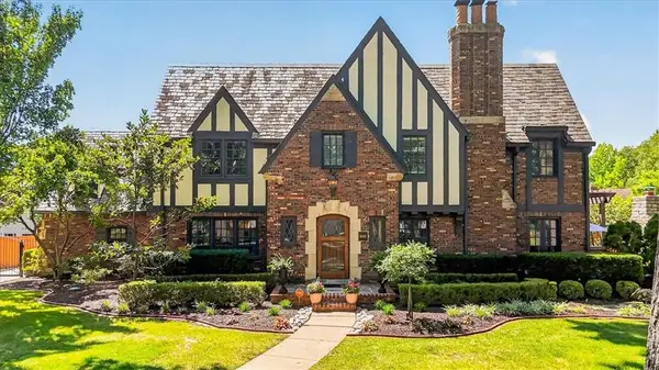 845 W 52nd Terrace, Kansas City, MO 64112