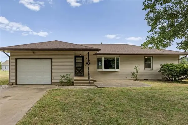321 Kaw Avenue, Garnett, KS 66032