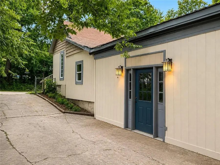 912 S Osage Street, Independence, MO 64050 - #2