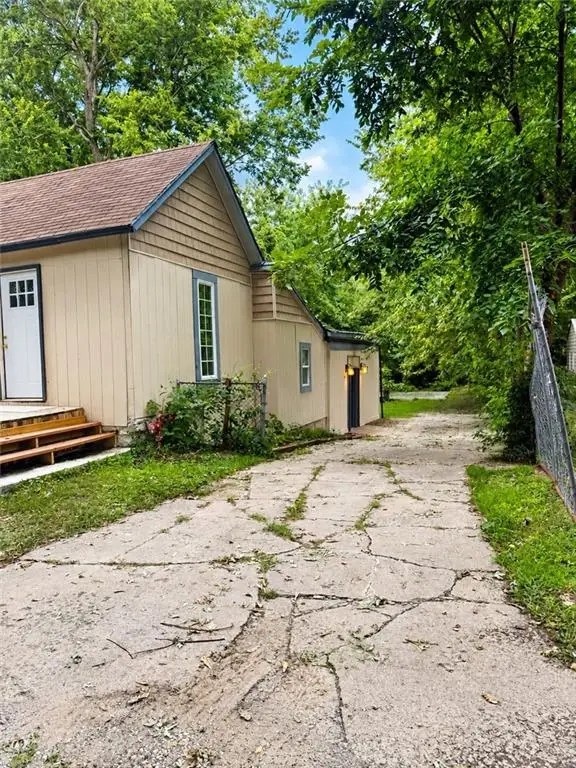 912 S Osage Street, Independence, MO 64050 - #3