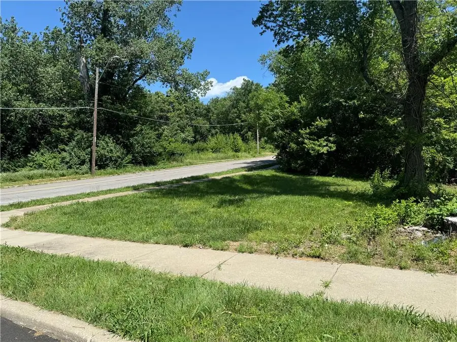 2327 Woodland Avenue, Kansas City, MO 64108 - #2