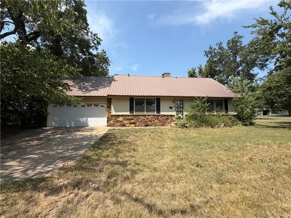 916 E 8th Street, Cherryvale, KS 67335