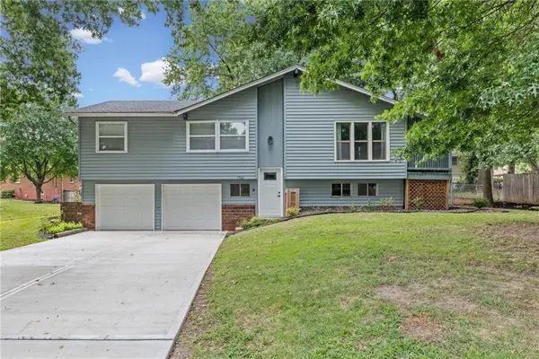 7302 N Woodland Avenue, Gladstone, MO 64118