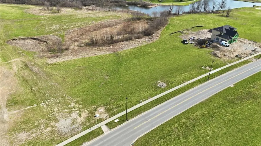 2114 NE Shoal Creek Parkway, Kansas City, MO 64155 - #2