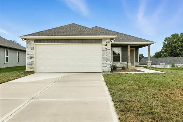 441 Valley View Drive, Tonganoxie, KS 66086