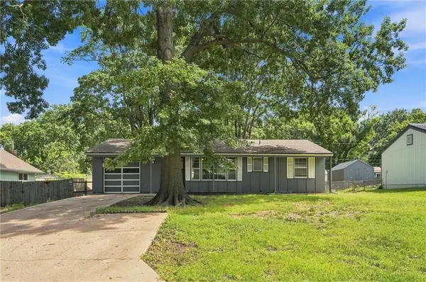 8725 Larsen Street, Overland Park, KS 66214