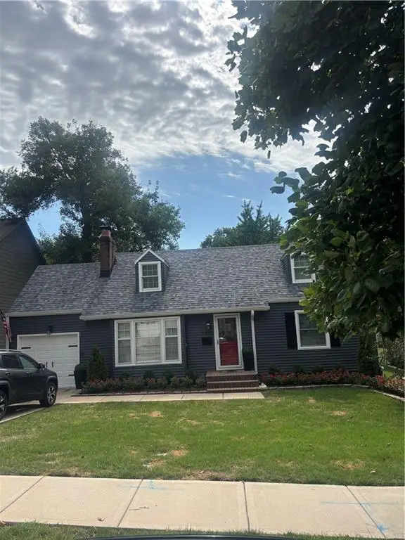 7332 Cherokee Drive, Prairie Village, KS 66208
