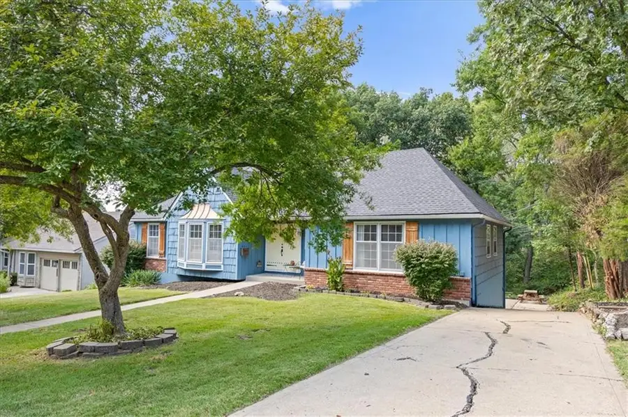 1308 E 97 Terrace, Kansas City, MO 64131 - #2