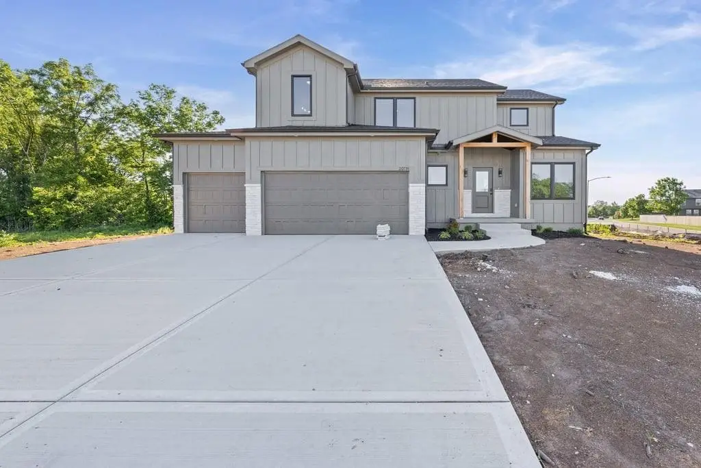 16561 W 165th Place, Olathe, KS 66062 - #1