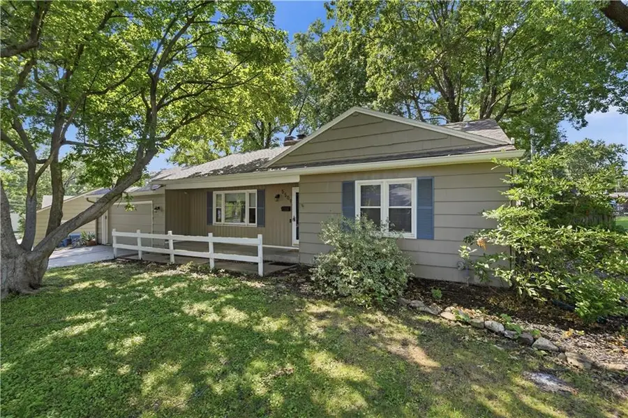 5509 W 70th Terrace, Prairie Village, KS 66208 - #2