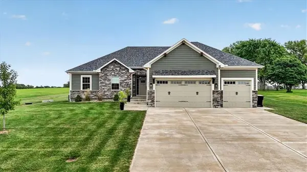 20821 S Jefferson Parkway, Pleasant Hill, MO 64080
