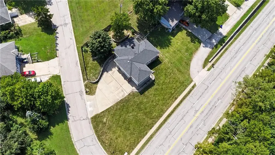 5902 Noland Road, Shawnee, KS 66216 - #2