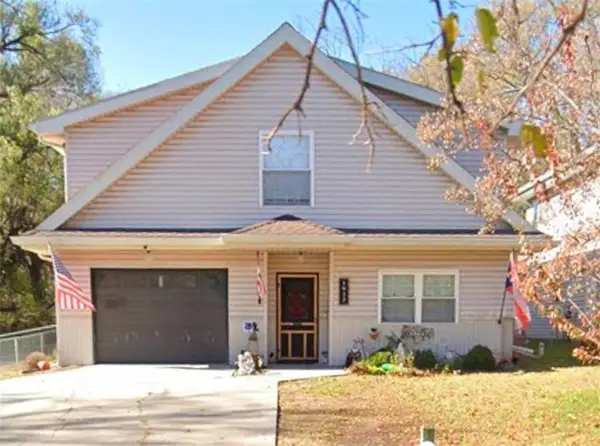 1922 W 7th Street, Leavenworth, KS 66048