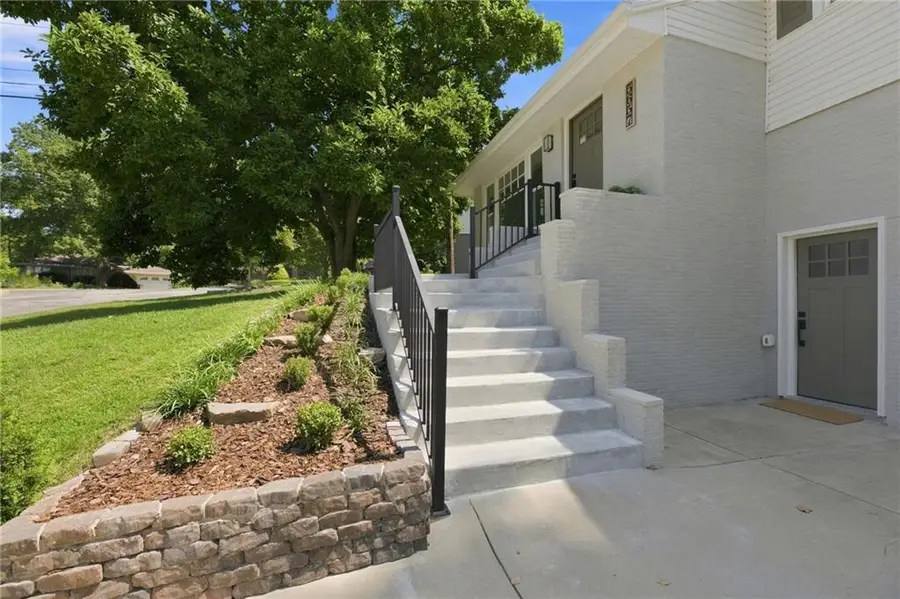 5657 W 50th Street, Mission, KS 66202 - #3