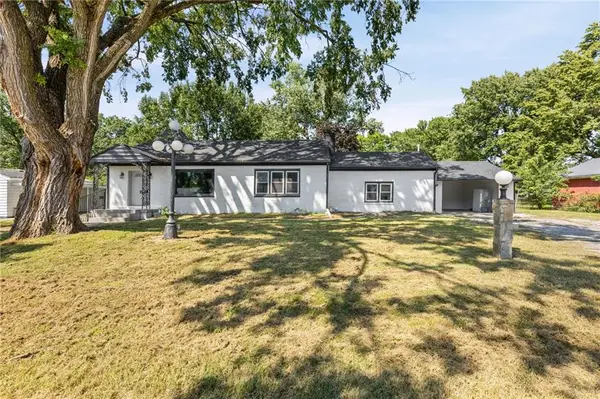 8716 E 74th Street, Kansas City, MO 64133