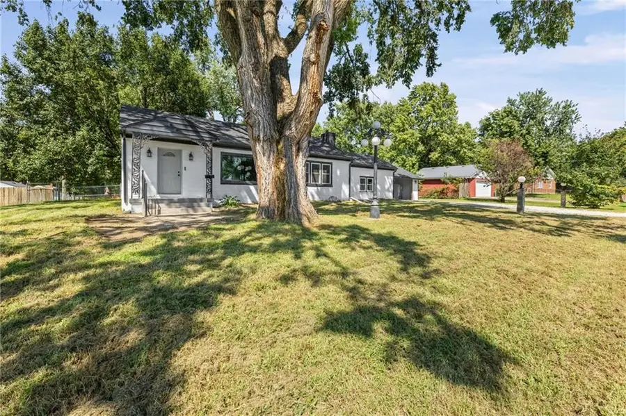 8716 E 74th Street, Kansas City, MO 64133 - #2