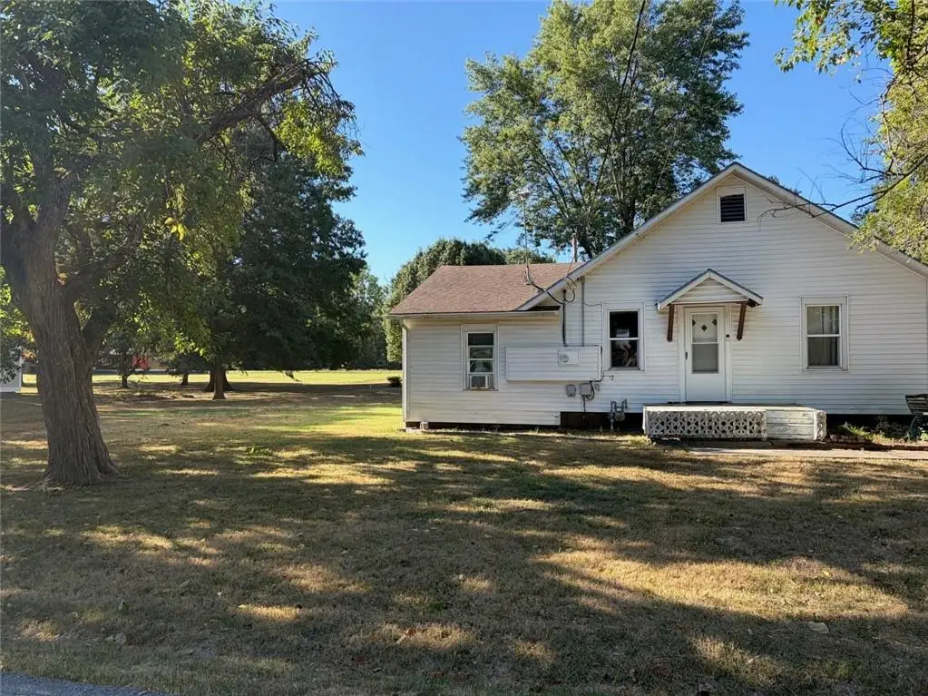 3600 Grand Avenue, Parsons, KS 67357 - #1
