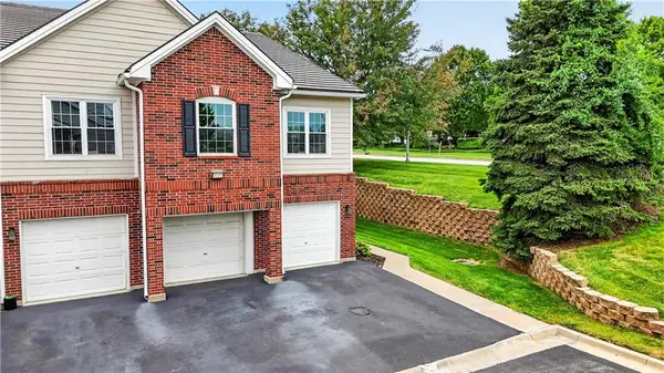 11610 Tomahawk Creek Parkway #K, Leawood, KS 66211