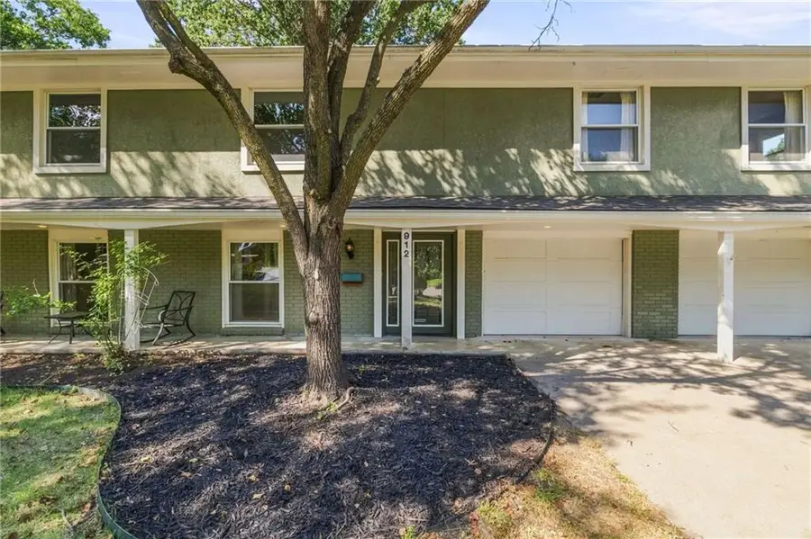 912 W 98th Street, Kansas City, MO 64114 - #2